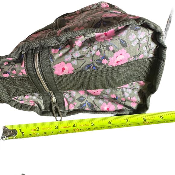 Lesportsac Essential Cr Small Weekender
Pink Rosette NWOT green pink black - Picture 5 of 11